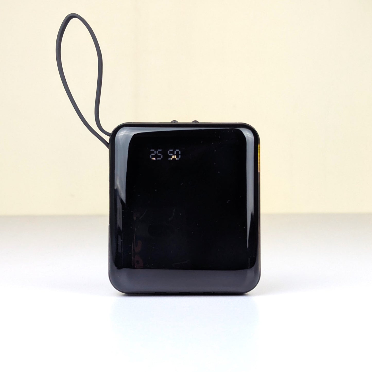 Smart Fast Charge Power Bank (10000mAh, Multi Cable Built-in)D-13165
