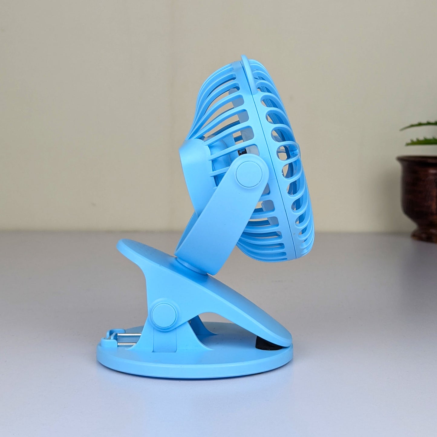 USB Table Fan Mini Wind Power Handheld (D-4651 )Clip Fan Desktop Convenient Portable Student Cute Small Cooling Ventilador 360 Rotation